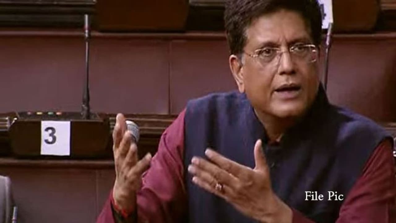 लोकसभा में द्रमुक सांसद ने तमिल में पूछा सवाल, पीयूष गोयल ने हिंदी में दिया जवाब; बस फिर क्या; हो गया हंगामा लोकसभा में द्रमुक सांसद ने तमिल में पूछा सवाल, पीयूष गोयल ने हिंदी में दिया जवाब; बस फिर क्या; हो गया हंगामा