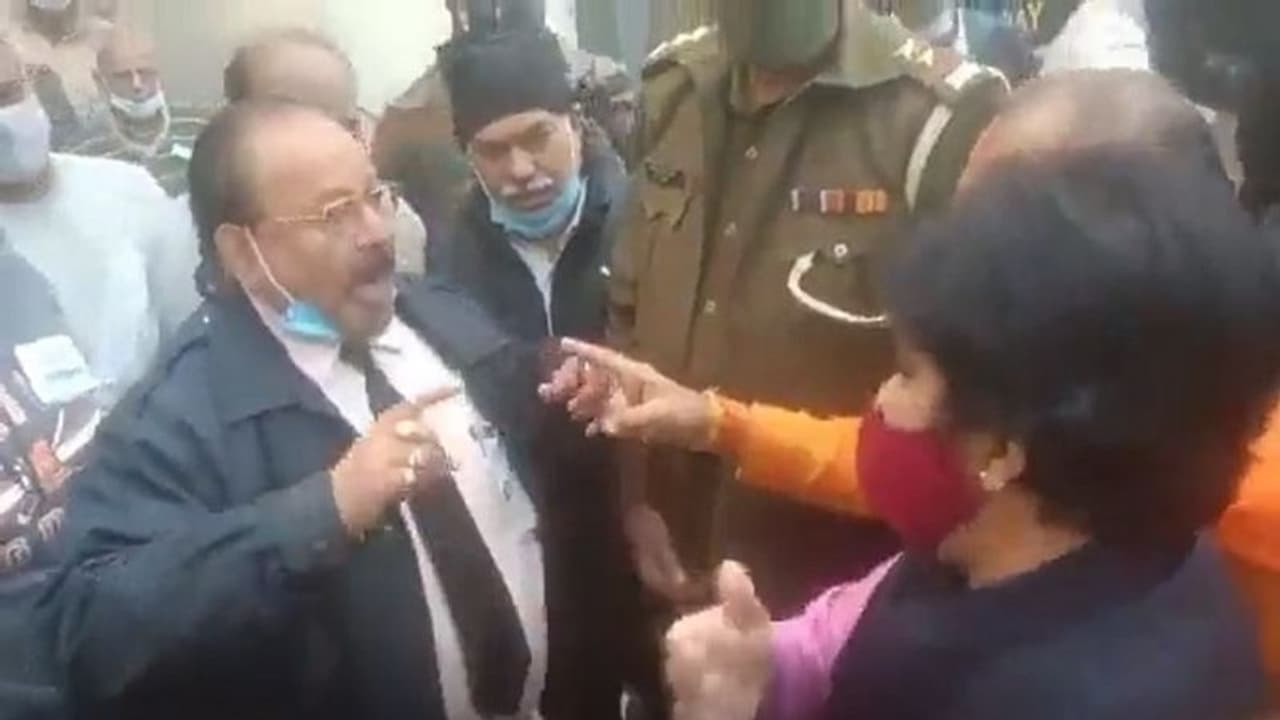 यूपी चुनाव के बीच गाजियाबाद में भाजपा और कांग्रेस कार्यकर्ताओं में विवाद, जानिए क्या था पूरा मामला