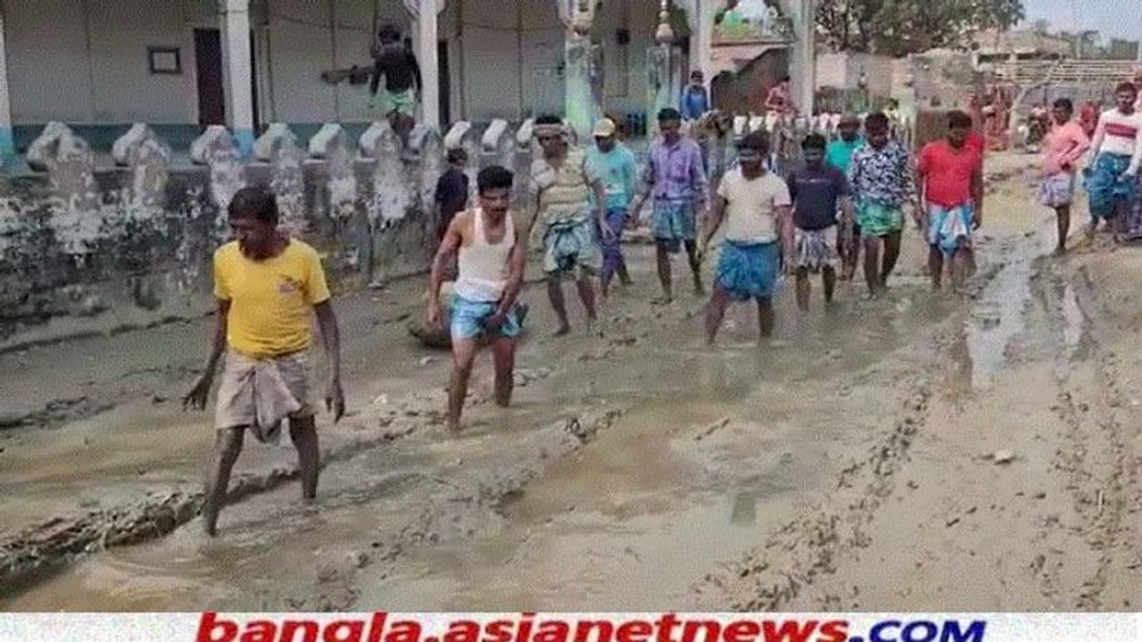 'দুয়ারে জলাশয়', মালদহে ভোট বয়কটের হুঁশিয়ারি দিয়ে কটাক্ষ বিজেপির 'দুয়ারে জলাশয়', মালদহে ভোট বয়কটের হুঁশিয়ারি দিয়ে কটাক্ষ বিজেপির