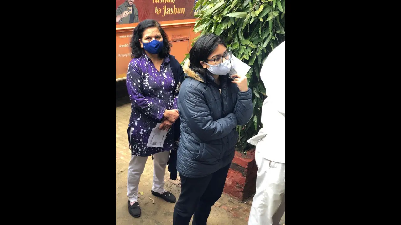 উত্তরপ্রদেশ নির্বাচনে বিকেল ৫ টা পর্যন্ত ভোট পড়ল ৫৭.৭৯ শতাংশ, একাধিক অভিযোগ অখিলেশের উত্তরপ্রদেশ নির্বাচনে বিকেল ৫ টা পর্যন্ত ভোট পড়ল ৫৭.৭৯ শতাংশ, একাধিক অভিযোগ অখিলেশের