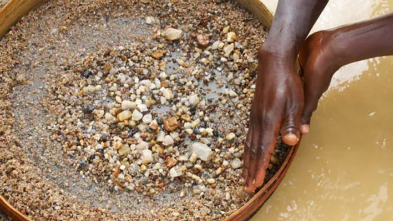 Diamond Mining : പാട്ടത്തിനെടുത്ത ഖനിയില്‍ നിന്ന് വജ്രം; വില എത്രയെന്ന് അറിയാമോ?