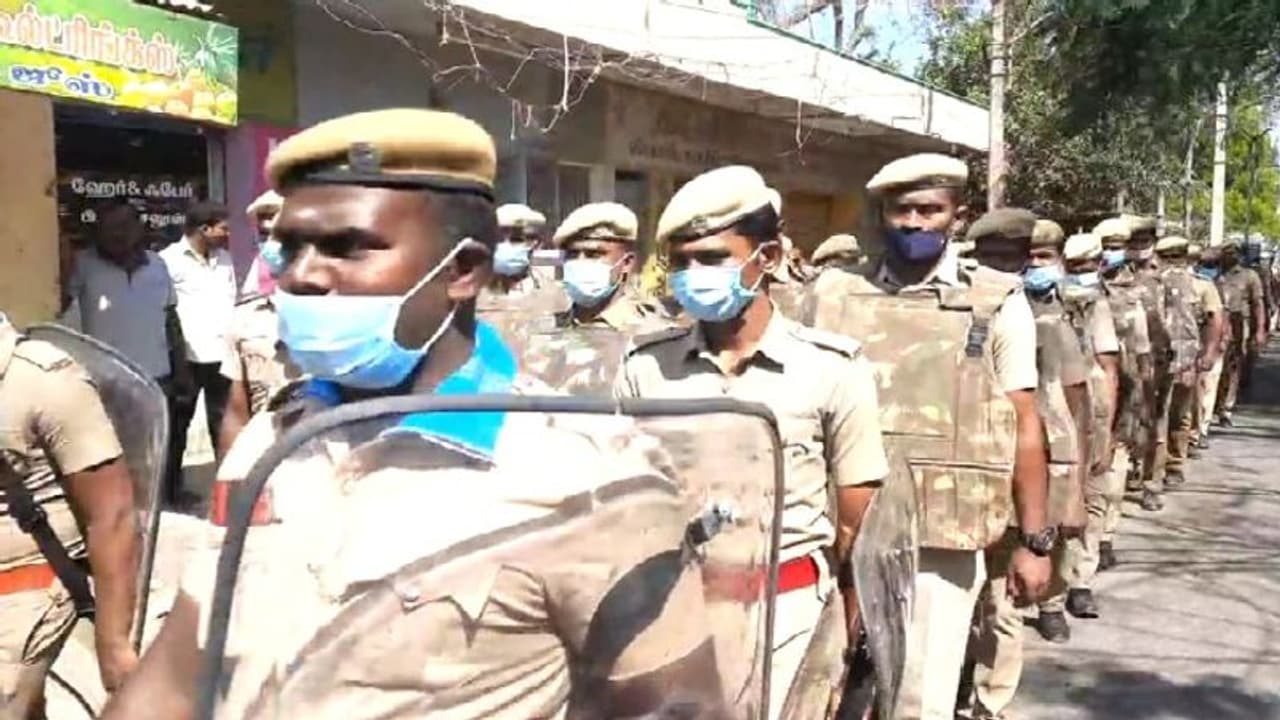 தேர்தல் நேரத்தில் சட்டம் ஒழுங்கு பிரச்னையை ஏற்படுத்தினால் நடவடிக்கை... எச்சரிக்கை விடுத்தது காவல்துறை!! தேர்தல் நேரத்தில் சட்டம் ஒழுங்கு பிரச்னையை ஏற்படுத்தினால் நடவடிக்கை... எச்சரிக்கை விடுத்தது காவல்துறை!!