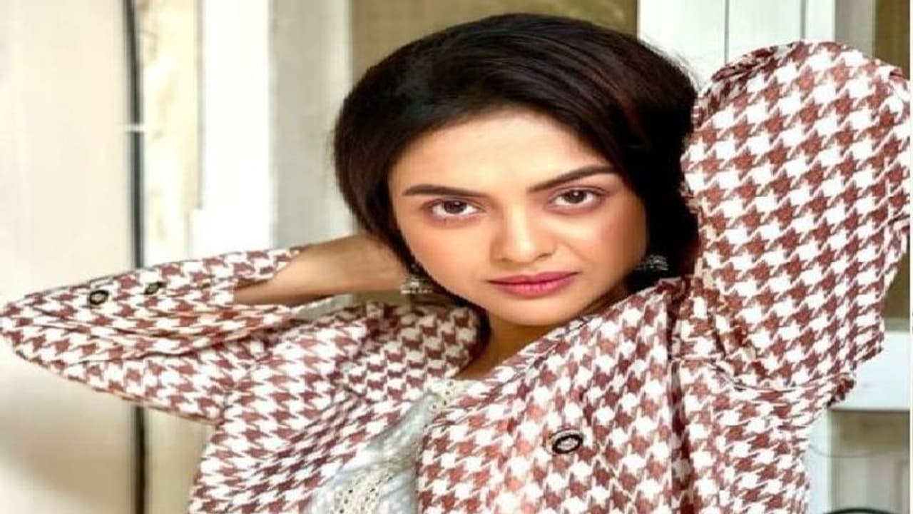 তোমারা আছ বলেই আমি বা আমরা আছি, কার উদ্দেশ্যে এমন ট্যুইট সোলাঙ্কির তোমারা আছ বলেই আমি বা আমরা আছি, কার উদ্দেশ্যে এমন ট্যুইট সোলাঙ্কির