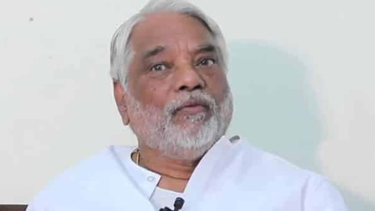 Telangana Election Results: కాంగ్రెస్ ను అభినందించాల్సిందే.. మేం వెనకబడ్డాం ఎంపీ కేశవ రావు ఆసక్తికర వ్యాఖ్యలు Telangana Election Results: కాంగ్రెస్ ను అభినందించాల్సిందే.. మేం వెనకబడ్డాం ఎంపీ కేశవ రావు ఆసక్తికర వ్యాఖ్యలు