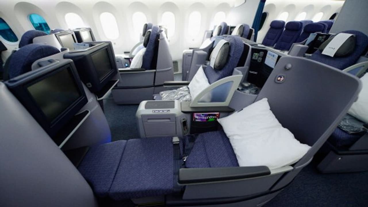 Rape on flight : രാത്രിയാത്രക്കിടെ വിമാനത്തില്‍ ബലാല്‍സംഗം; 40 കാരന്‍ അറസ്റ്റില്‍