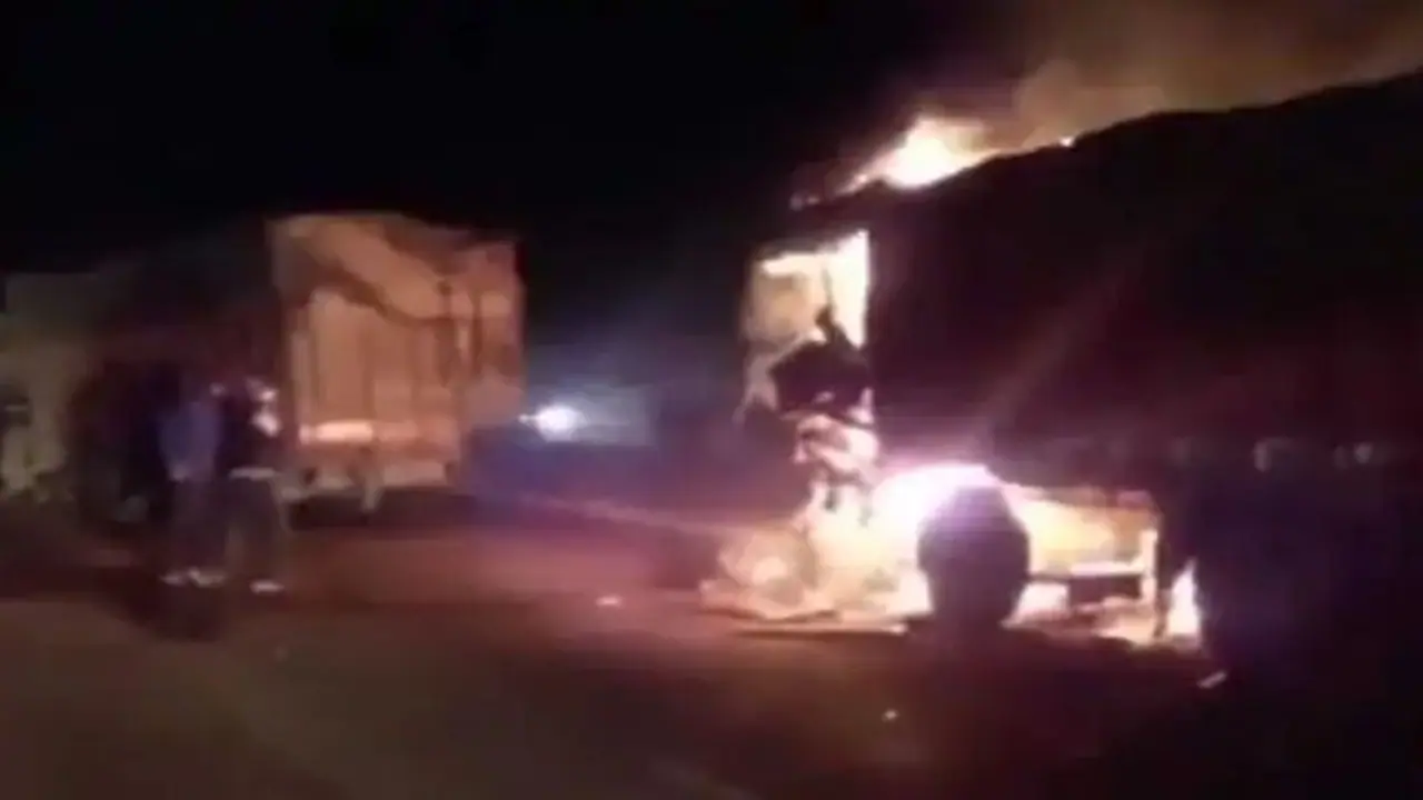 ಕುಡಿದು ಬೆತ್ತಲೆಯಾಗಿ ರಸ್ತೆಯಲ್ಲಿ ಅಲೆದಾಟ... ಜೆಡಿಯು ಮುಖಂಡನ ಬಂಧನ : ವಿಡಿಯೋ ವೈರಲ್