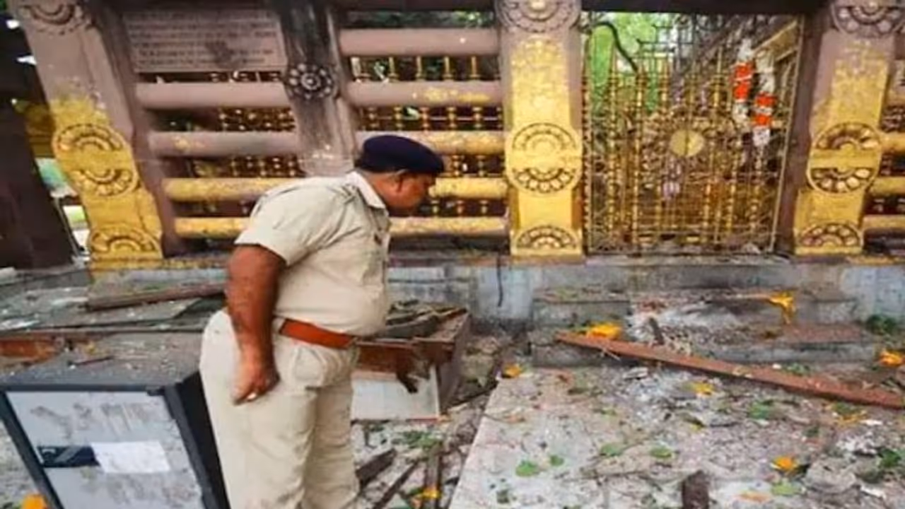 Bodhgaya Blast Case: विस्फोट से मच गया था देशभर में हड़कंप, अब तक 8 आतंकियों को सजा, जानें क्या हुआ था उस दिन Bodhgaya Blast Case: विस्फोट से मच गया था देशभर में हड़कंप, अब तक 8 आतंकियों को सजा, जानें क्या हुआ था उस दिन
