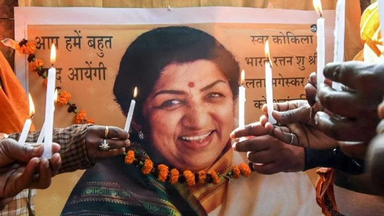 Lata Mangeshkar: లతా మంగేష్కర్ స్మారకంపై వివాదం... రాజకీయం చేయొద్దంటూ లత సోదరుడి విన్నపం Lata Mangeshkar: లతా మంగేష్కర్ స్మారకంపై వివాదం... రాజకీయం చేయొద్దంటూ లత సోదరుడి విన్నపం