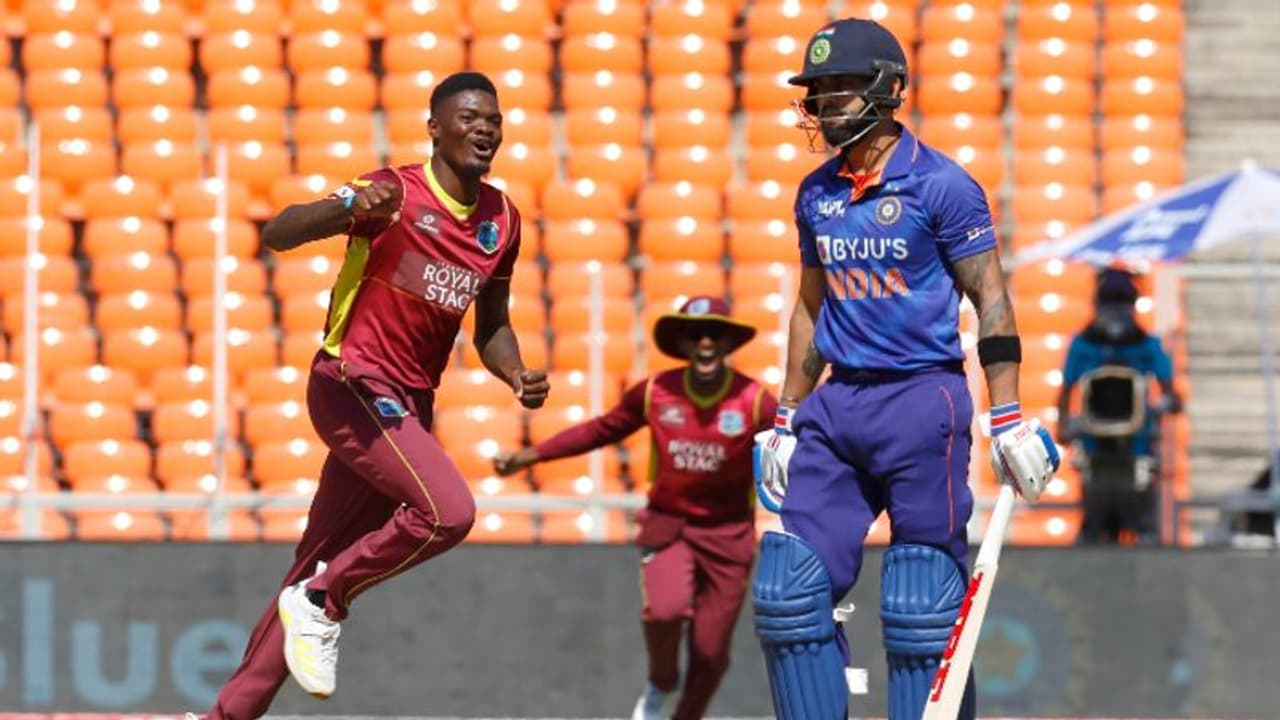 India vs West Indies: என்னதான் ஆச்சு நம்ம கோலிக்கு..? ஜீரோவில் வெளியேறினார்.. ஒரே ஓவரில் ரோஹித், கோலி அவுட் India vs West Indies: என்னதான் ஆச்சு நம்ம கோலிக்கு..? ஜீரோவில் வெளியேறினார்.. ஒரே ஓவரில் ரோஹித், கோலி அவுட்