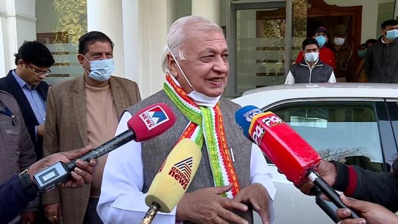 മദ്രസ പഠനത്തിനെതിരെ ഗവർണർ; തലയറുക്കുന്നതാണ് മറുപ്രവൃത്തിയെന്ന് പഠിപ്പിക്കുന്നുണ്ടോയെന്ന് പരിശോധിക്കണം