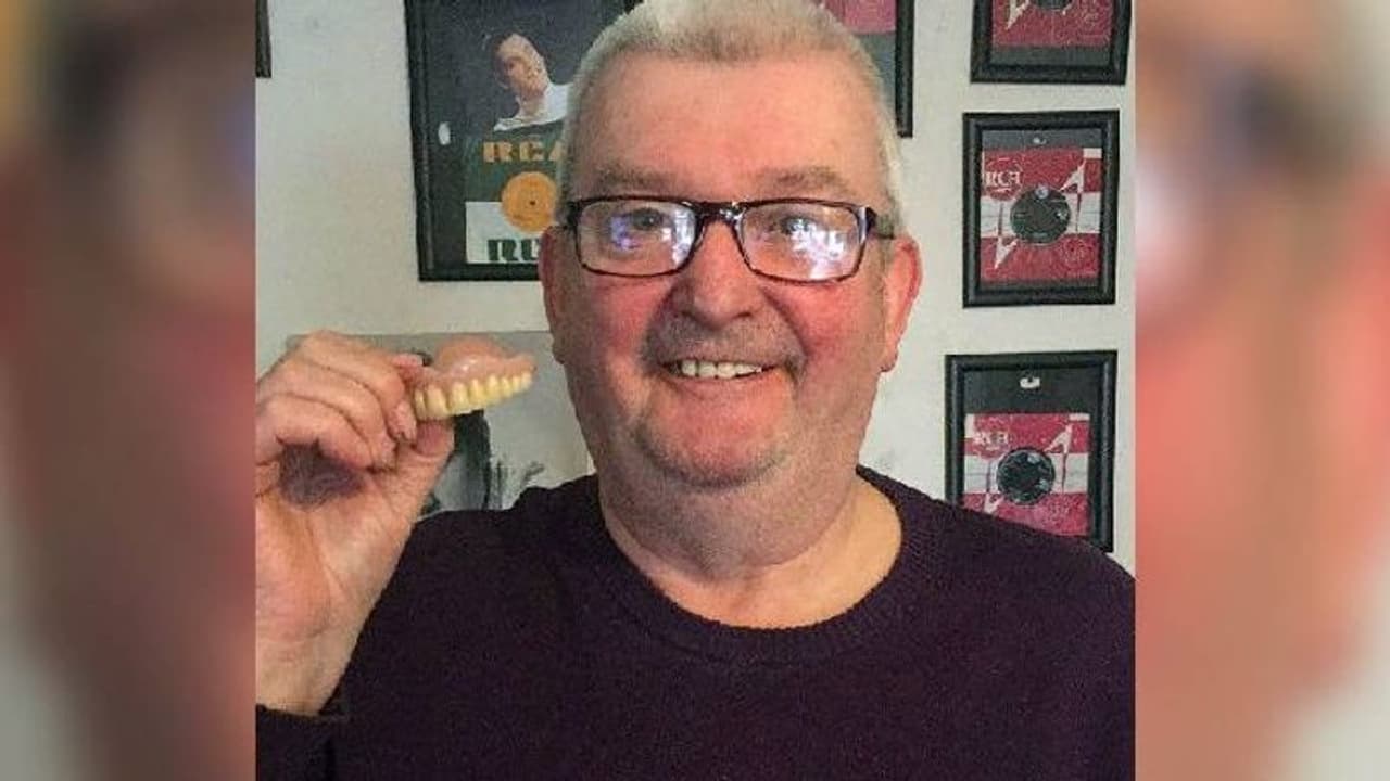 11 വർഷം മുമ്പ് വാളുവെച്ചപ്പോൾ തെറിച്ചുപോയ വെപ്പുപല്ല്, ഡിഎൻഎ പരിശോധന നടത്തി ഉടമയെ തിരിച്ചേൽപ്പിച്ച് അധികൃതർ 11 വർഷം മുമ്പ് വാളുവെച്ചപ്പോൾ തെറിച്ചുപോയ വെപ്പുപല്ല്, ഡിഎൻഎ പരിശോധന നടത്തി ഉടമയെ തിരിച്ചേൽപ്പിച്ച് അധികൃതർ