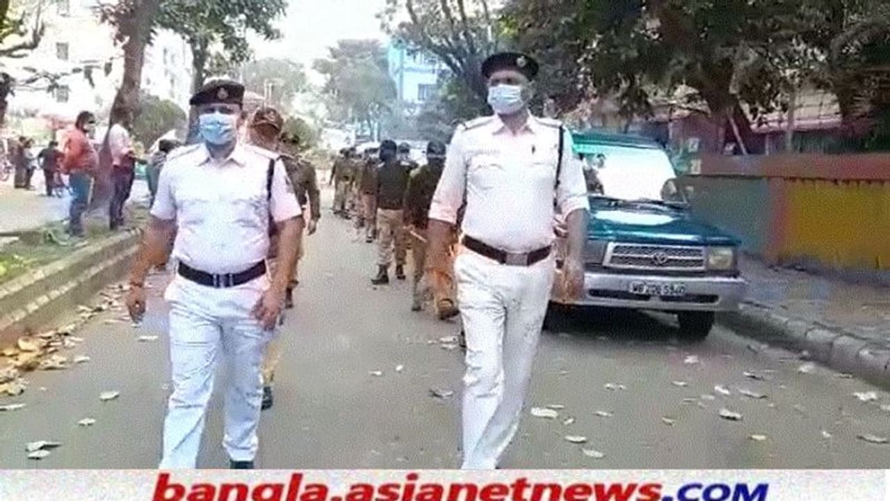 রাত পোহালেই পুরভোট, চলছে পুলিশের রুট মার্চ, ইভিএম দেওয়ার পদ্ধতিও শুরু বিধাননগরে রাত পোহালেই পুরভোট, চলছে পুলিশের রুট মার্চ, ইভিএম দেওয়ার পদ্ধতিও শুরু বিধাননগরে