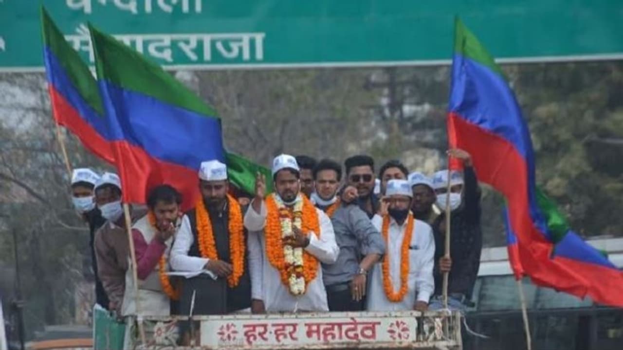 बहादुर आदमी पार्टी से यूपी चुनाव में प्रत्याशी को नोटिस जारी, जवाब न देने पर दर्ज होगा मुकदमा बहादुर आदमी पार्टी से यूपी चुनाव में प्रत्याशी को नोटिस जारी, जवाब न देने पर दर्ज होगा मुकदमा