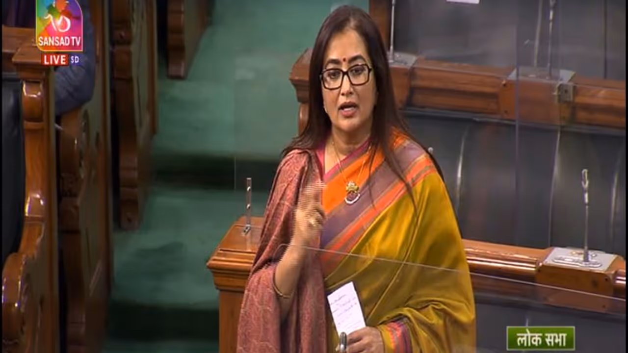 இந்தியாவில் எந்த மூலையிலும் அச்சமின்றி தேசியக்கொடி ஏற்றப்பட வேண்டும் எம்.பி.சுமலதா இந்தியாவில் எந்த மூலையிலும் அச்சமின்றி தேசியக்கொடி ஏற்றப்பட வேண்டும் எம்.பி.சுமலதா