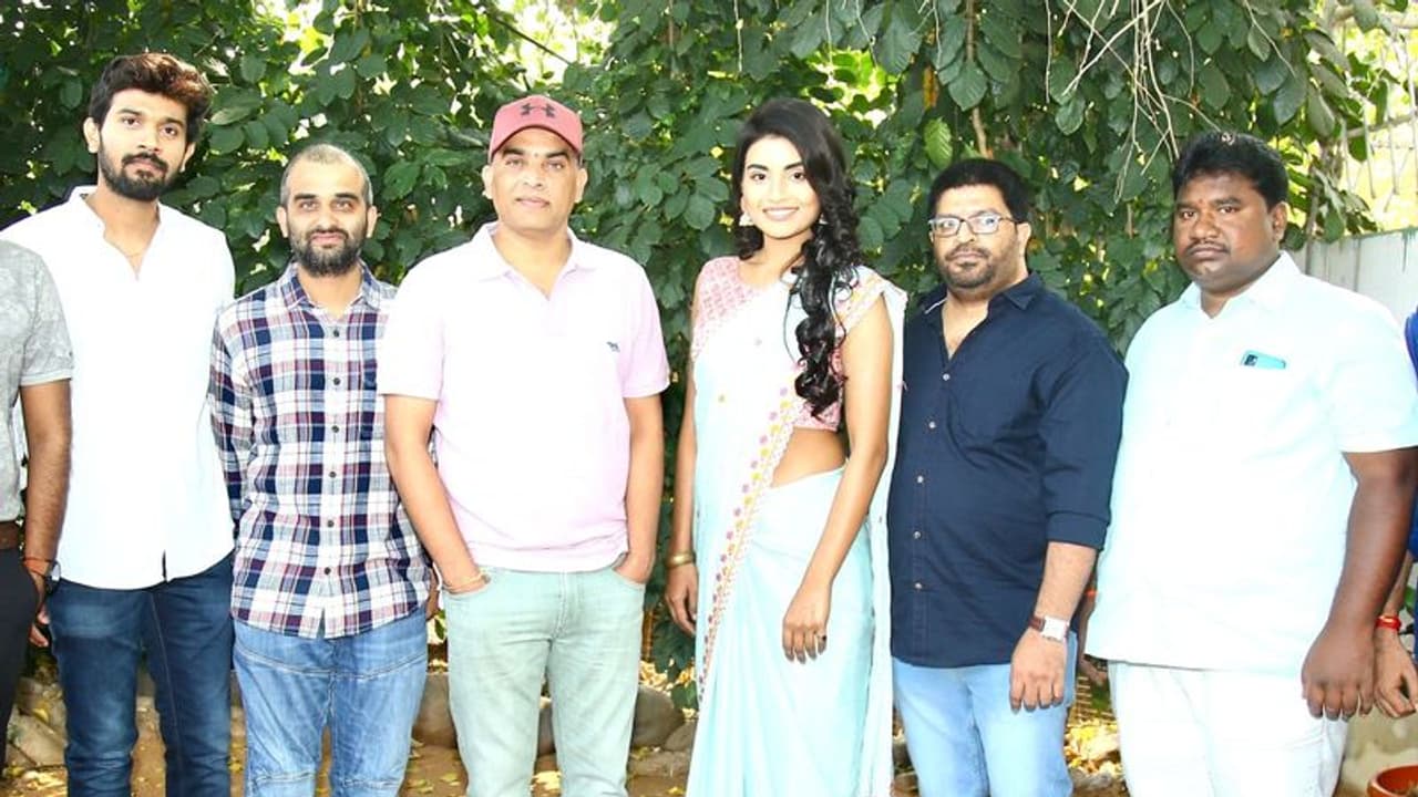 స్టార్ ప్రొడ్యూసర్ దిల్ రాజు క్లాప్తో ప్రారంభమైన 'సీతా కళ్యాణ వైభోగమే' స్టార్ ప్రొడ్యూసర్ దిల్ రాజు క్లాప్తో ప్రారంభమైన 'సీతా కళ్యాణ వైభోగమే'