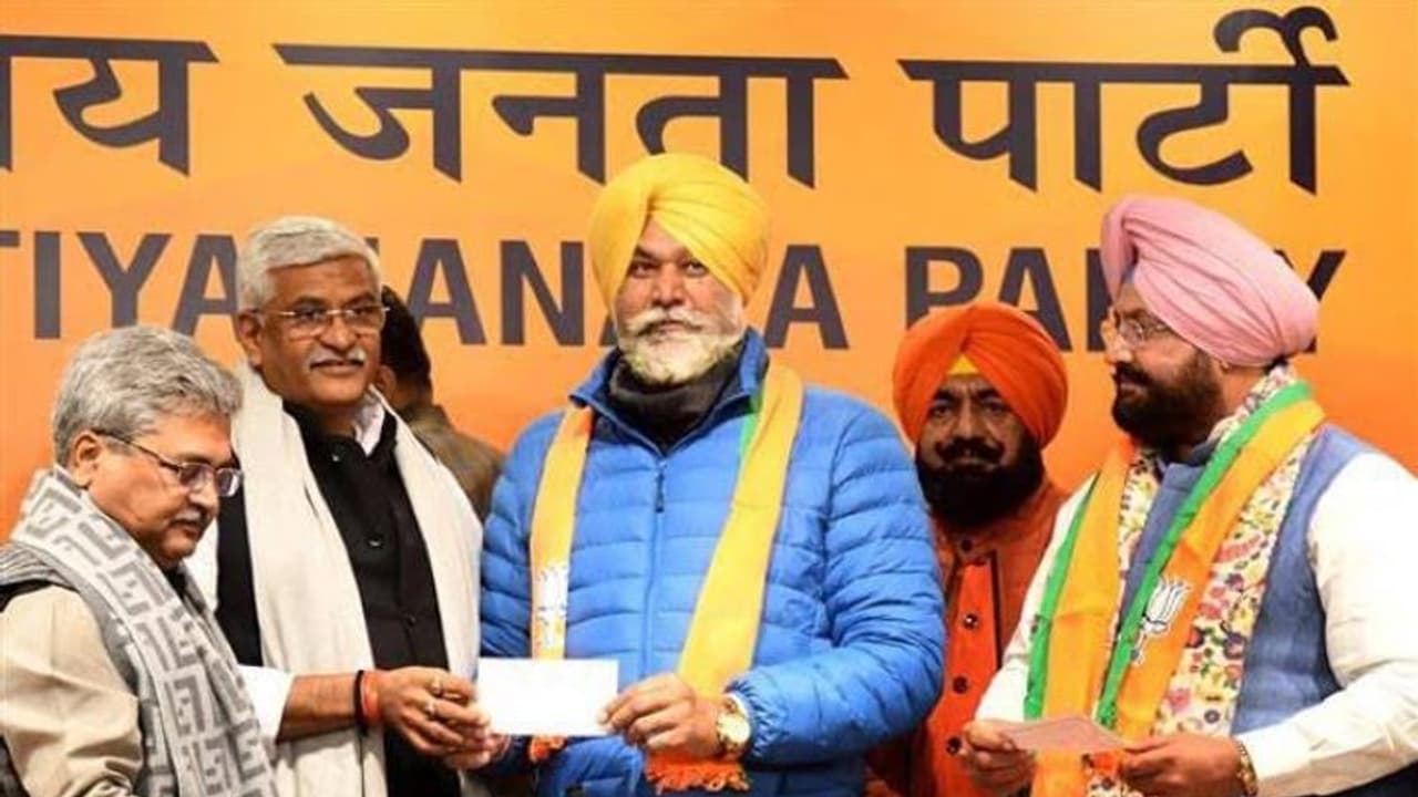 Punjab के श्री हरगोबिंदपुर से MLA बलविंदर लाडी फिर बीजेपी में शामिल, छोड़ी कांग्रेस Punjab के श्री हरगोबिंदपुर से MLA बलविंदर लाडी फिर बीजेपी में शामिल, छोड़ी कांग्रेस