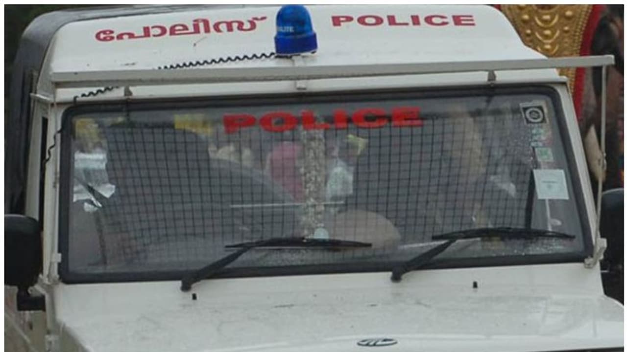 കോട്ടയത്ത് ഗുണ്ടകൾക്ക് എതിരായ നടപടി തുടരുന്നു; കുപ്രസിദ്ധ ഗുണ്ട കാപ്പ ചുമത്തി കരുതൽ തടങ്കലിൽ‌