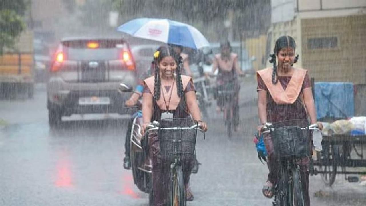 மிக்ஜாம் புயல் எதிரொலி: திருவள்ளூர் மாவட்டத்தில் உள்ள பள்ளி, கல்லூரிகளுக்கு நாளை விடுமுறை..