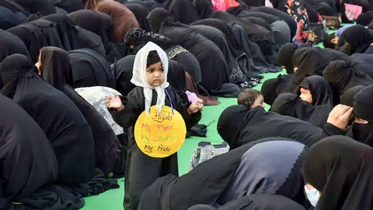 Hijab विवाद की आंच देश के कई राज्यों तक पहुंची: मालेगांव के बाद पंजाब में आज निकलेगा ‘हिजाब मार्च’