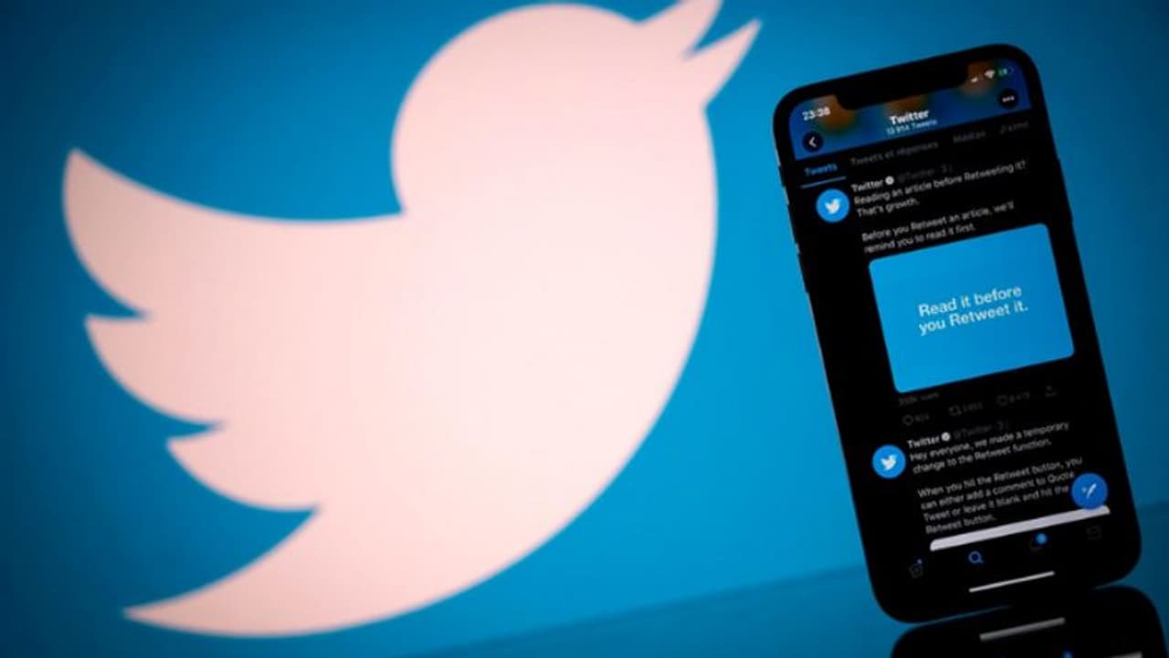 Twitter Outage: दुनिया भर में आधी रात ट्विटर हुआ डाउन, यूजर्स हुए परेशान, पढ़ें पूरी खबर