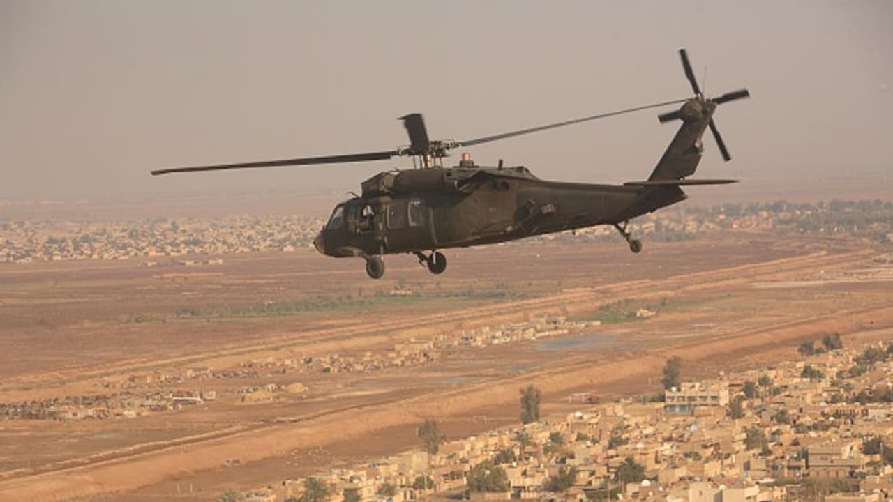 अमेरिका से हथियाए ब्लैक हॉक हेलीकॉप्टर की ट्रेनिंग ले रहा तालिबान, आसमान में क्रैश हुआ ब्लैक हॉक, 3 मौतें अमेरिका से हथियाए ब्लैक हॉक हेलीकॉप्टर की ट्रेनिंग ले रहा तालिबान, आसमान में क्रैश हुआ ब्लैक हॉक, 3 मौतें