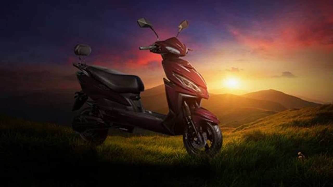 100 கி.மீ. ரேன்ஜ் வழங்கும் எலெக்ட்ரிக் ஸ்கூட்டர்கள் அறிமுகம் என்ன ஸ்பெஷல் தெரியுமா? 100 கி.மீ. ரேன்ஜ் வழங்கும் எலெக்ட்ரிக் ஸ்கூட்டர்கள் அறிமுகம் என்ன ஸ்பெஷல் தெரியுமா?