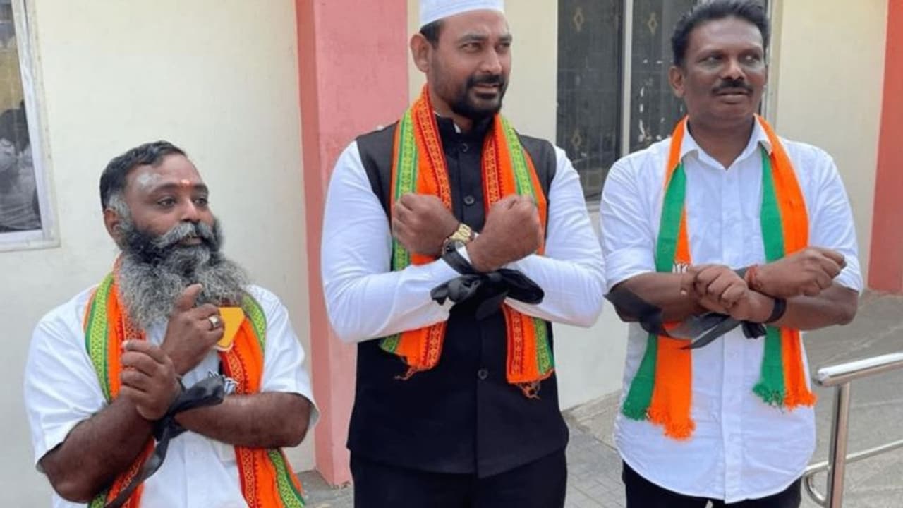 ஓட்டு கேட்டது குத்தமா..? 'எத்தனை முறை கைது செய்வீங்க..' பாஜக நிர்வாகியை கதற வைத்த போலீஸ் !!