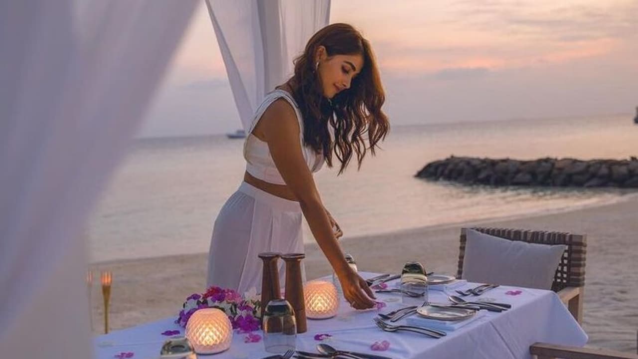 Pooja Hegde:మాల్దీవ్స్ బీచ్ నైట్ డిన్నర్ లో ఎంజాయ్ చేస్తున్న పూజా... ఎవరితో వెళ్లారంటే? Pooja Hegde:మాల్దీవ్స్ బీచ్ నైట్ డిన్నర్ లో ఎంజాయ్ చేస్తున్న పూజా... ఎవరితో వెళ్లారంటే?