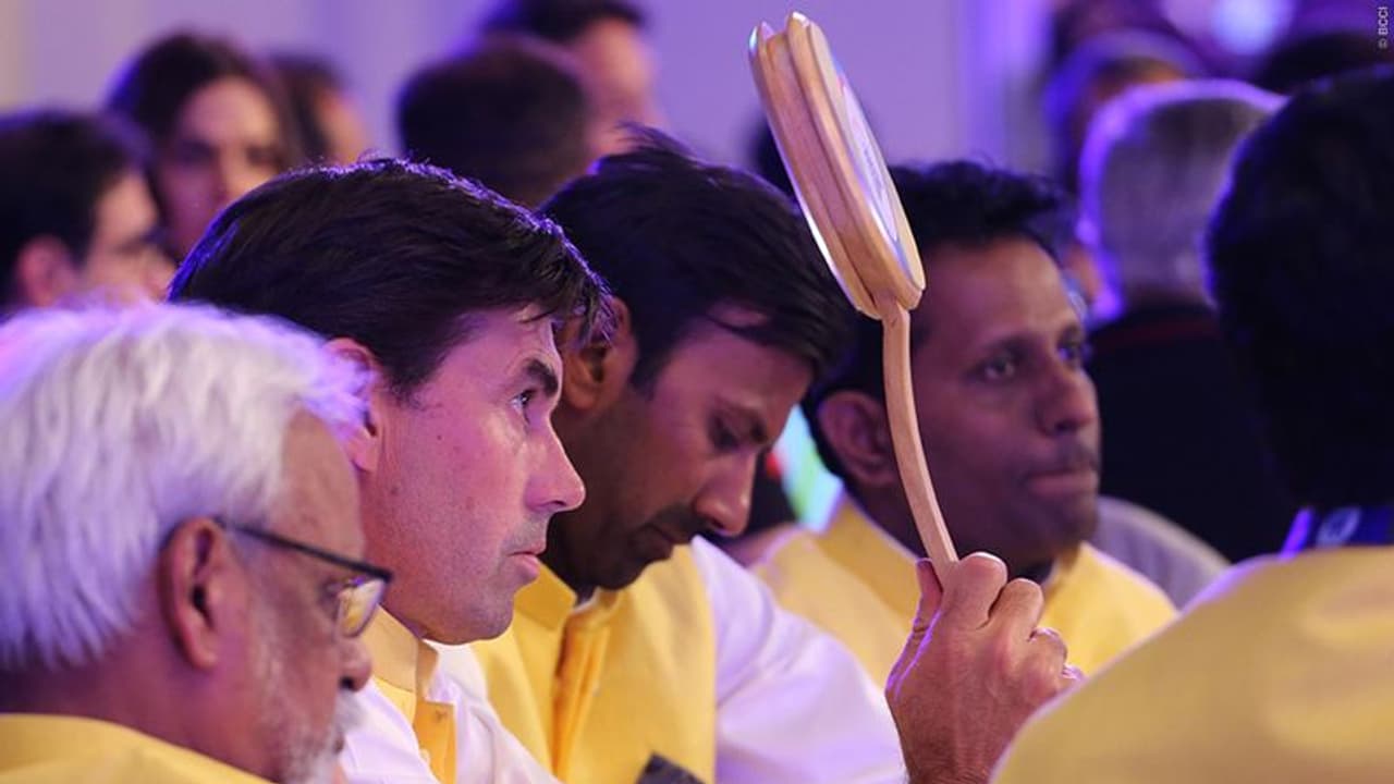 IPL Auction 2022: ஐபிஎல் மெகா ஏலத்தில் சிஎஸ்கே எடுத்த முதல் வீரர் இவர் தான்..! யாருனு பாருங்க IPL Auction 2022: ஐபிஎல் மெகா ஏலத்தில் சிஎஸ்கே எடுத்த முதல் வீரர் இவர் தான்..! யாருனு பாருங்க