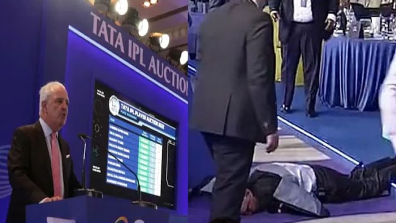 IPL Auction 2022: திடீரென மயங்கி விழுந்த ஏலதாரர்..! ஏலம் ஒத்திவைப்பு.. அமைதியில் ஆழ்ந்த அரங்கம் IPL Auction 2022: திடீரென மயங்கி விழுந்த ஏலதாரர்..! ஏலம் ஒத்திவைப்பு.. அமைதியில் ஆழ்ந்த அரங்கம்