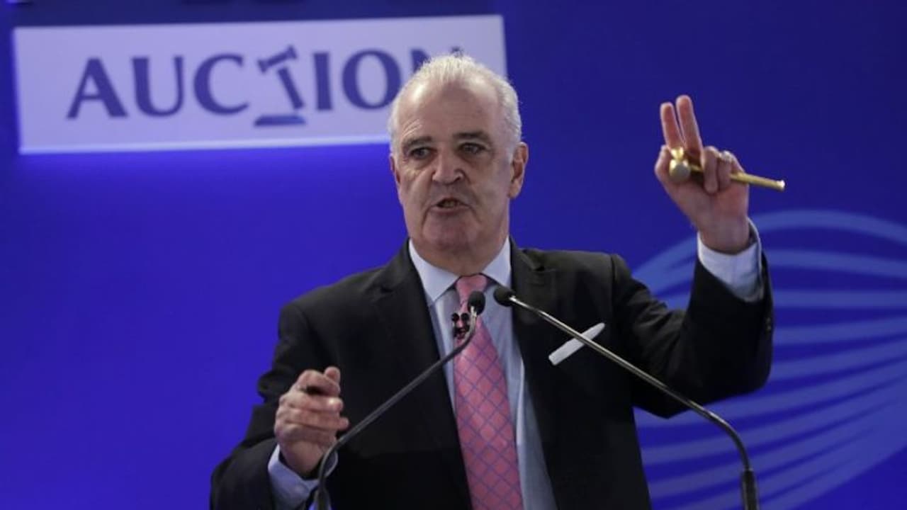 ഐപിഎല് ലേലത്തിനൊരുങ്ങി കേരളം, ഹ്യൂ എഡ്മിഡ്സ് കൊച്ചിയിലെത്തി; ഇന്ന് മോക്ക് ലേലം വിളി ഐപിഎല് ലേലത്തിനൊരുങ്ങി കേരളം, ഹ്യൂ എഡ്മിഡ്സ് കൊച്ചിയിലെത്തി; ഇന്ന് മോക്ക് ലേലം വിളി