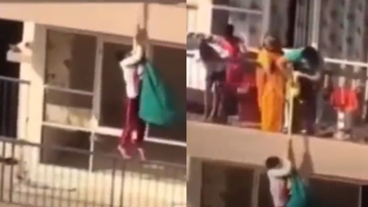 Viral Video : 'ഒരു സാരിക്ക് വേണ്ടി മകന്റെ ജീവന്‍ പണയം വയ്ക്കുമോ?'; ഞെട്ടലായി വീഡിയോ