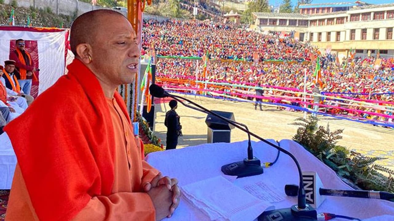 उत्तराखंड चुनाव: योगी आदित्यनाथ का राहुल गांधी पर हमला, कहा खुद की पहचान संदिग्ध, हिंदुओं को परिभाषा बता रहे उत्तराखंड चुनाव: योगी आदित्यनाथ का राहुल गांधी पर हमला, कहा खुद की पहचान संदिग्ध, हिंदुओं को परिभाषा बता रहे