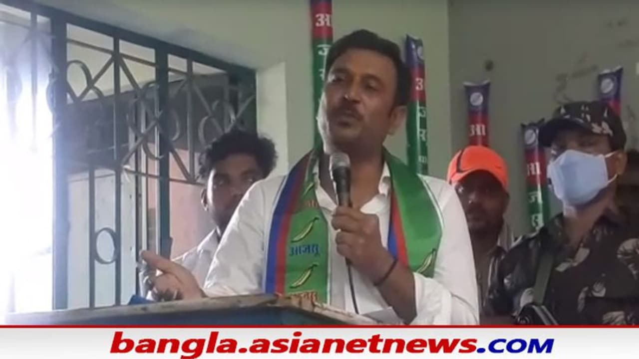 পুরভোটের আবহে নিষিদ্ধ কাপ সিরাপ বিক্রির অভিযোগে গ্রেপ্তার আজসু পার্টির প্রার্থী, চাঞ্চল্য পুরুলিয়ায় পুরভোটের আবহে নিষিদ্ধ কাপ সিরাপ বিক্রির অভিযোগে গ্রেপ্তার আজসু পার্টির প্রার্থী, চাঞ্চল্য পুরুলিয়ায়