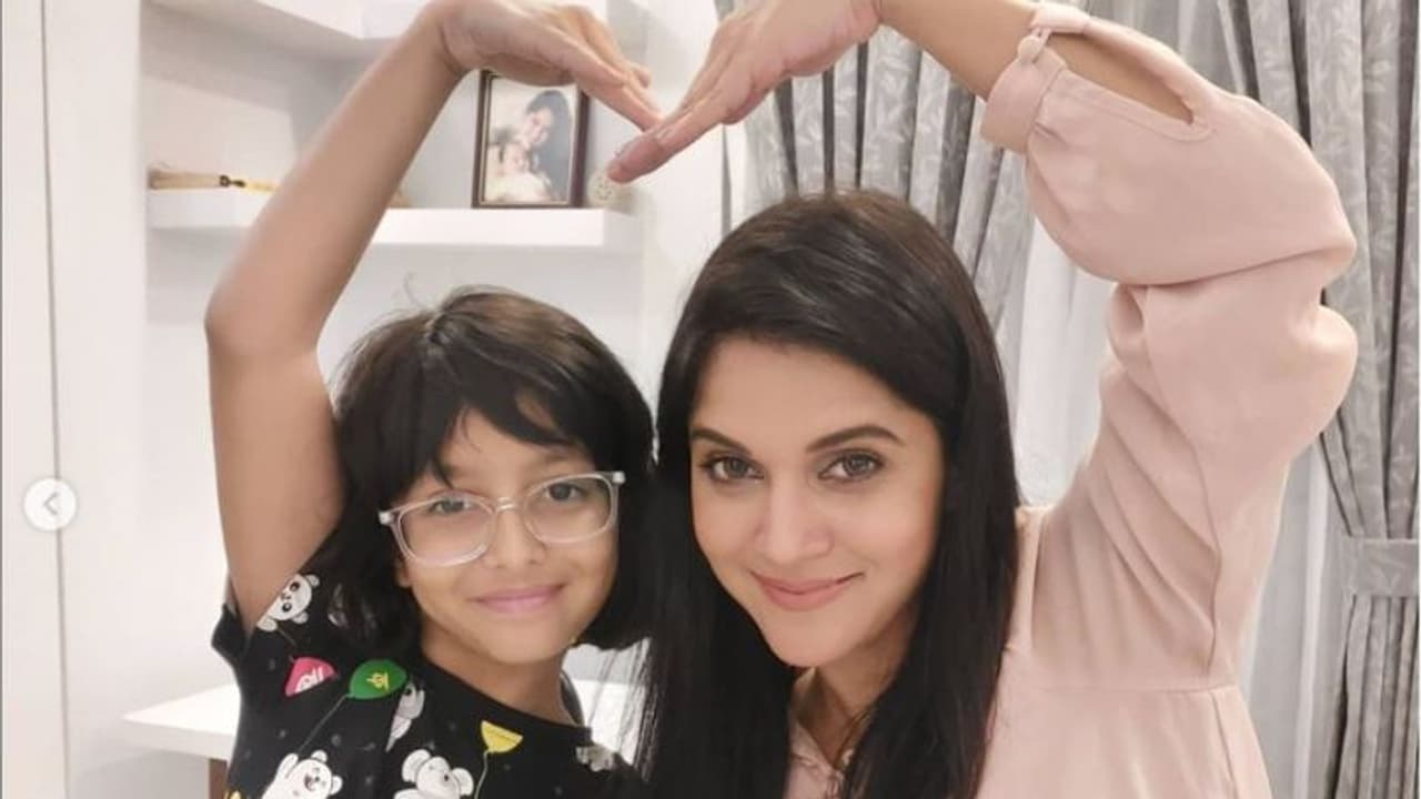 'কাঁচা বাদাম' জ্বরে কাবু গোটা বিশ্ব, এই ট্রেন্ডে গা ভাসাল সৃজিত মিথিলার মেয়ে আইরা