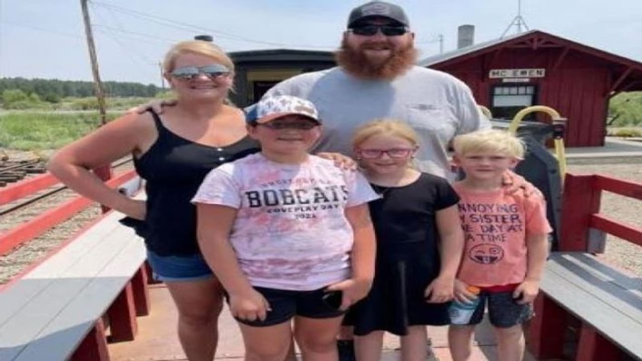 Valentine Week: पति से डर कर 35 साल की महिला ने रखा Bodyguard, बाद में उससे ही कर ली शादी Valentine Week: पति से डर कर 35 साल की महिला ने रखा Bodyguard, बाद में उससे ही कर ली शादी