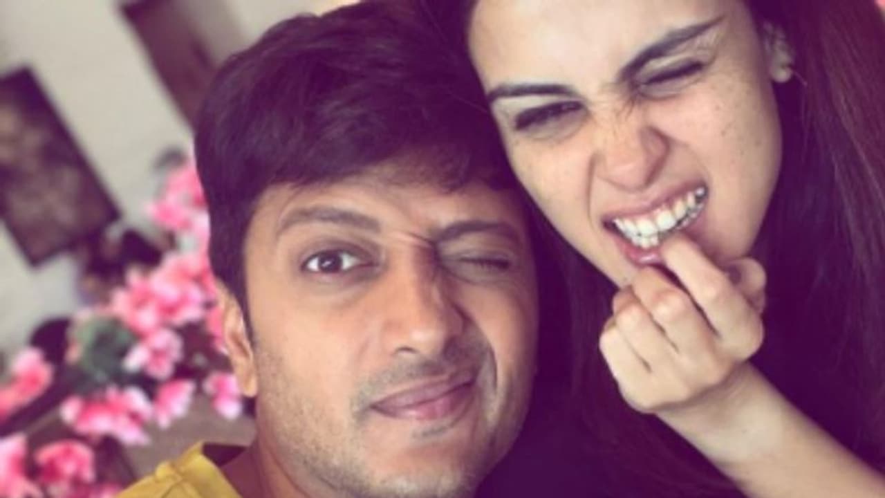 Riteish Deshmukh : 'ഇന്നാണ് എല്ലാം തുടങ്ങിയത്', ജെനീലിയയ്ക്കൊപ്പമുള്ള ഫോട്ടോ പങ്കുവെച്ച് റിതേഷ് Riteish Deshmukh : 'ഇന്നാണ് എല്ലാം തുടങ്ങിയത്', ജെനീലിയയ്ക്കൊപ്പമുള്ള ഫോട്ടോ പങ്കുവെച്ച് റിതേഷ്