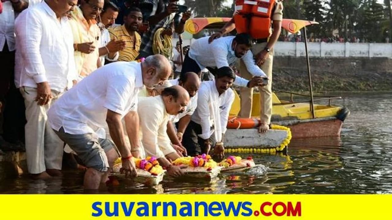 Haveri: ರೈತರು, ಬಡವರ ಬಗ್ಗೆ ಸರ್ಕಾರದ ಹೃದಯ ಮಿಡಿತ: ಸಿಎಂ ಬೊಮ್ಮಾಯಿ Haveri: ರೈತರು, ಬಡವರ ಬಗ್ಗೆ ಸರ್ಕಾರದ ಹೃದಯ ಮಿಡಿತ: ಸಿಎಂ ಬೊಮ್ಮಾಯಿ