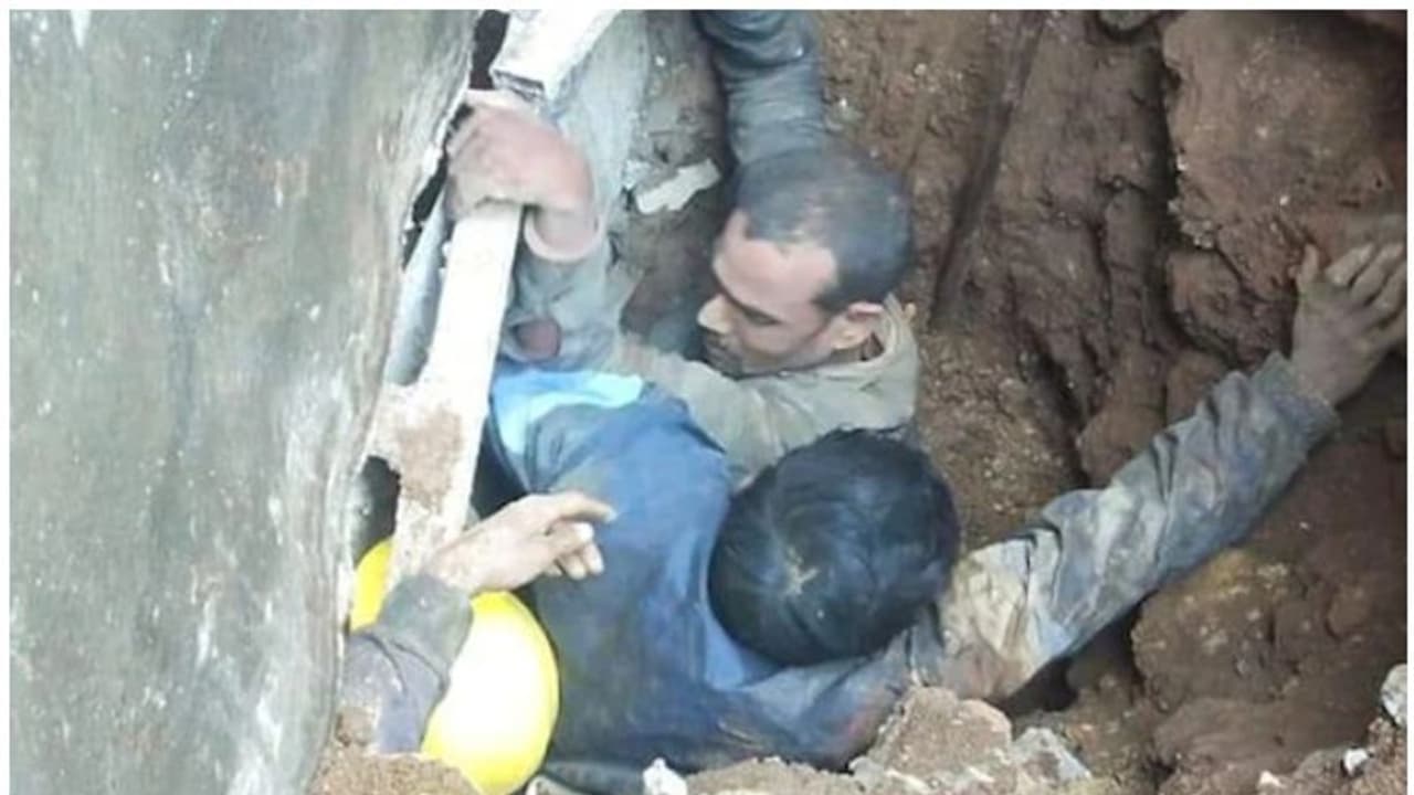 മധ്യപ്രദേശില് തുരങ്കം തകര്ന്ന് ഒമ്പത് തൊഴിലാളികള് കുടുങ്ങി; രക്ഷാപ്രവര്ത്തനം പുരോഗമിക്കുന്നു മധ്യപ്രദേശില് തുരങ്കം തകര്ന്ന് ഒമ്പത് തൊഴിലാളികള് കുടുങ്ങി; രക്ഷാപ്രവര്ത്തനം പുരോഗമിക്കുന്നു