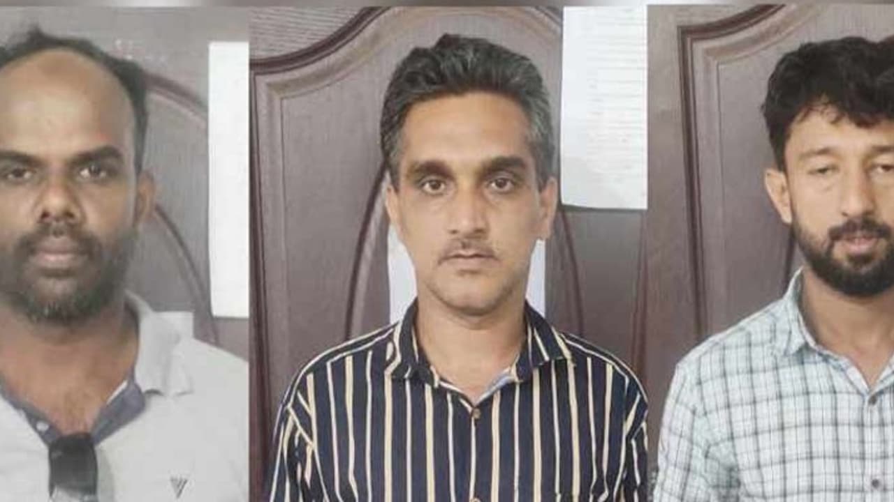 പാർട്ടി വിട്ടതിന് യുവാവിനെ കെട്ടിതൂക്കി മർദിച്ചു: മൂന്ന് എസ്ഡിപിഐ പ്രവര്ത്തകര് അറസ്റ്റിൽ പാർട്ടി വിട്ടതിന് യുവാവിനെ കെട്ടിതൂക്കി മർദിച്ചു: മൂന്ന് എസ്ഡിപിഐ പ്രവര്ത്തകര് അറസ്റ്റിൽ