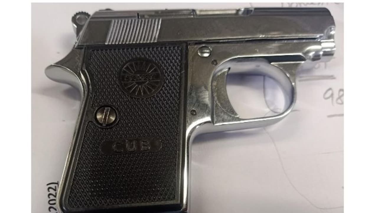 Revolver seized: ദുബൈയില്‍ നിന്നെത്തിയ യാത്രക്കാരനില്‍ നിന്ന് തോക്ക് കണ്ടെടുത്ത സംഭവത്തില്‍ അന്വേഷണം