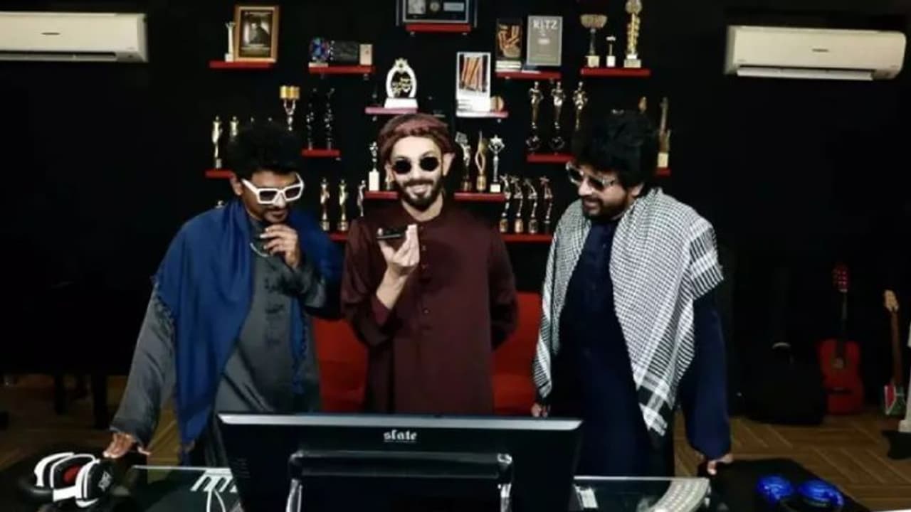 Arabic Kuthu :‘அரபிக் குத்து'க்காக செல்லம்மாவுடன் இணைந்த அனிருத்.... காதலர் தினத்தன்று செம்ம டிரீட் வெயிட்டிங் Arabic Kuthu :‘அரபிக் குத்து'க்காக செல்லம்மாவுடன் இணைந்த அனிருத்.... காதலர் தினத்தன்று செம்ம டிரீட் வெயிட்டிங்