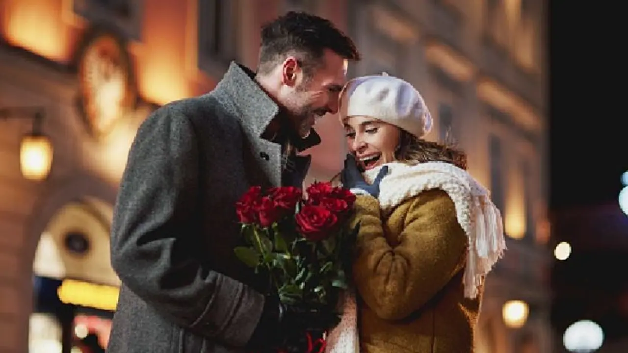 শুধু গভীর চুম্বন নয়, সঙ্গে এই কয়টি উপহার আরও স্পেশ্যাল করে তুলবে দিনটি
