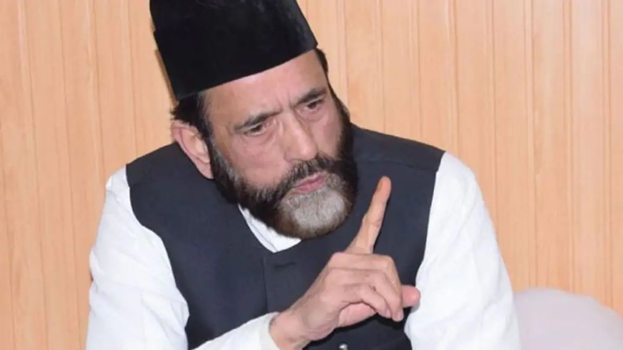 हमारे हिजाब से इन्हें अपत्ति है तो घूंघट से क्यों नही: मौलाना तौकीर रज़ा हमारे हिजाब से इन्हें अपत्ति है तो घूंघट से क्यों नही: मौलाना तौकीर रज़ा