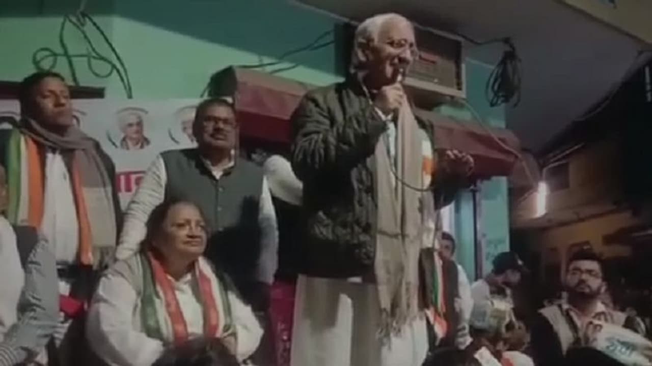 UP Chunav2022:सलमान खुर्शीद ने पत्नी के लिए मांगे वोट,शायरना अंदाज में बोले 'टाइगर अभी जिंदा है' UP Chunav2022:सलमान खुर्शीद ने पत्नी के लिए मांगे वोट,शायरना अंदाज में बोले 'टाइगर अभी जिंदा है'