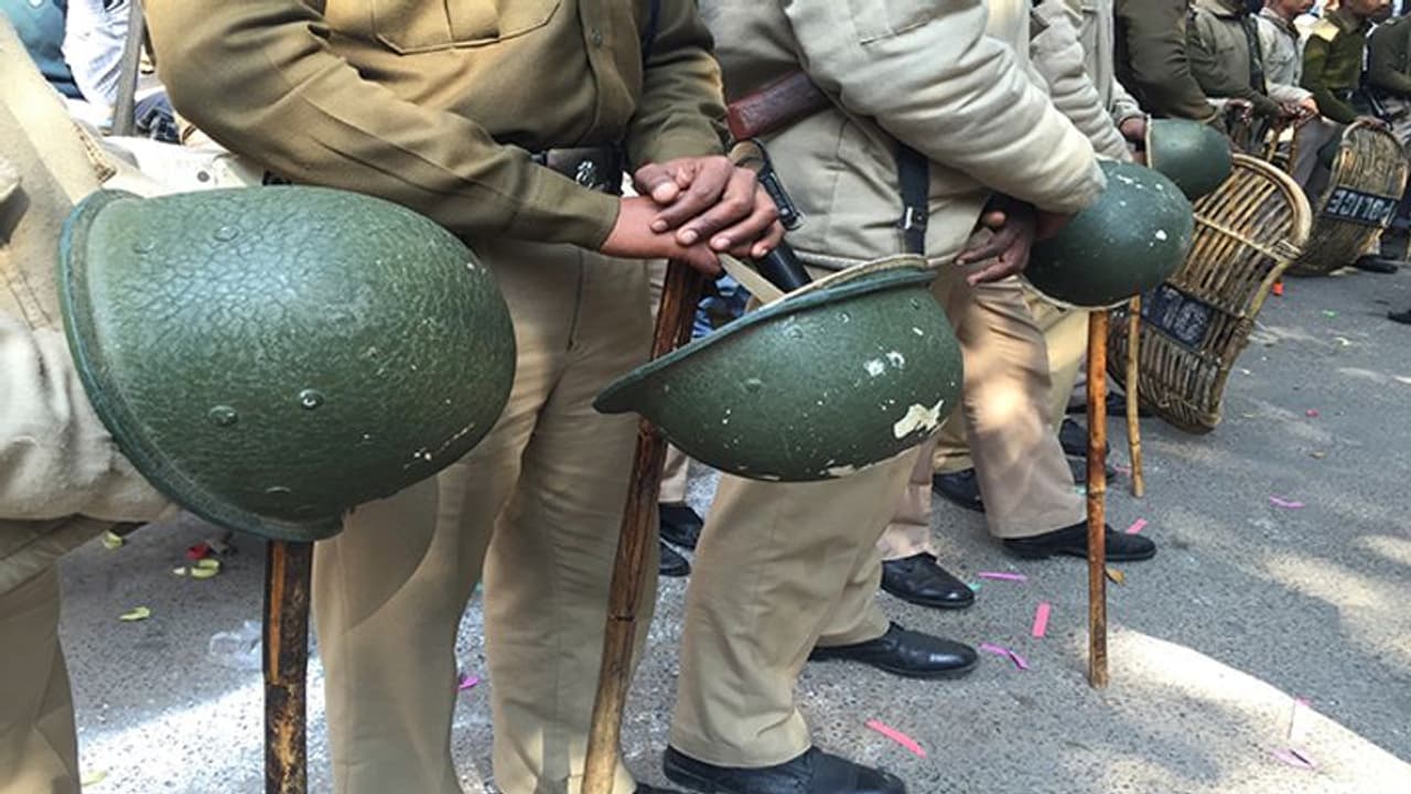 26 हजार करोड़ रुपए से मॉडर्न होगी देश की पुलिस, केंद्र सरकार ने पुलिस आधुनिकीकरण योजना को दी मंजूरी 26 हजार करोड़ रुपए से मॉडर्न होगी देश की पुलिस, केंद्र सरकार ने पुलिस आधुनिकीकरण योजना को दी मंजूरी