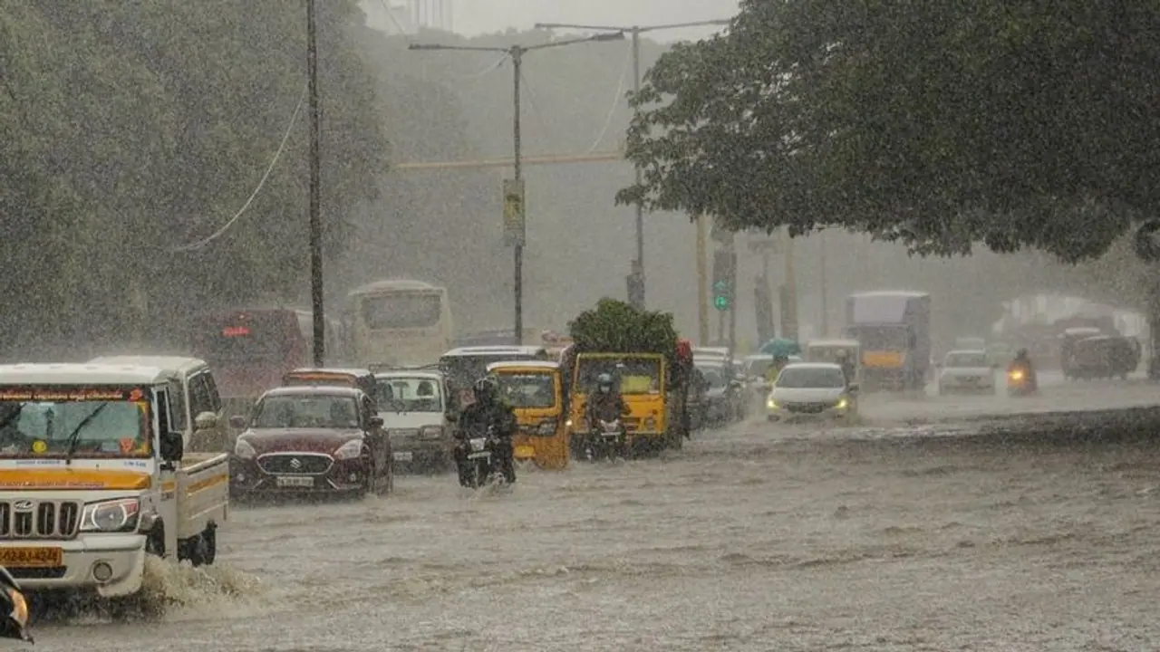 உஷார் !! இன்று 15 மாவட்டங்களில் கனமழை.. எந்தெந்த பகுதிகளில் மழை.? வானிலை அப்டேட்