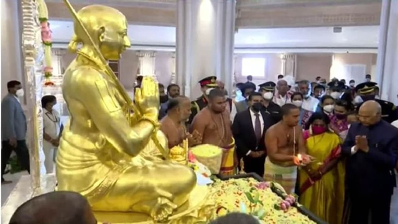 हैदराबाद में राष्ट्रपति रामनाथ कोविंद ने किया संत रामानुजाचार्य की प्रतिमा का अनावरण हैदराबाद में राष्ट्रपति रामनाथ कोविंद ने किया संत रामानुजाचार्य की प्रतिमा का अनावरण