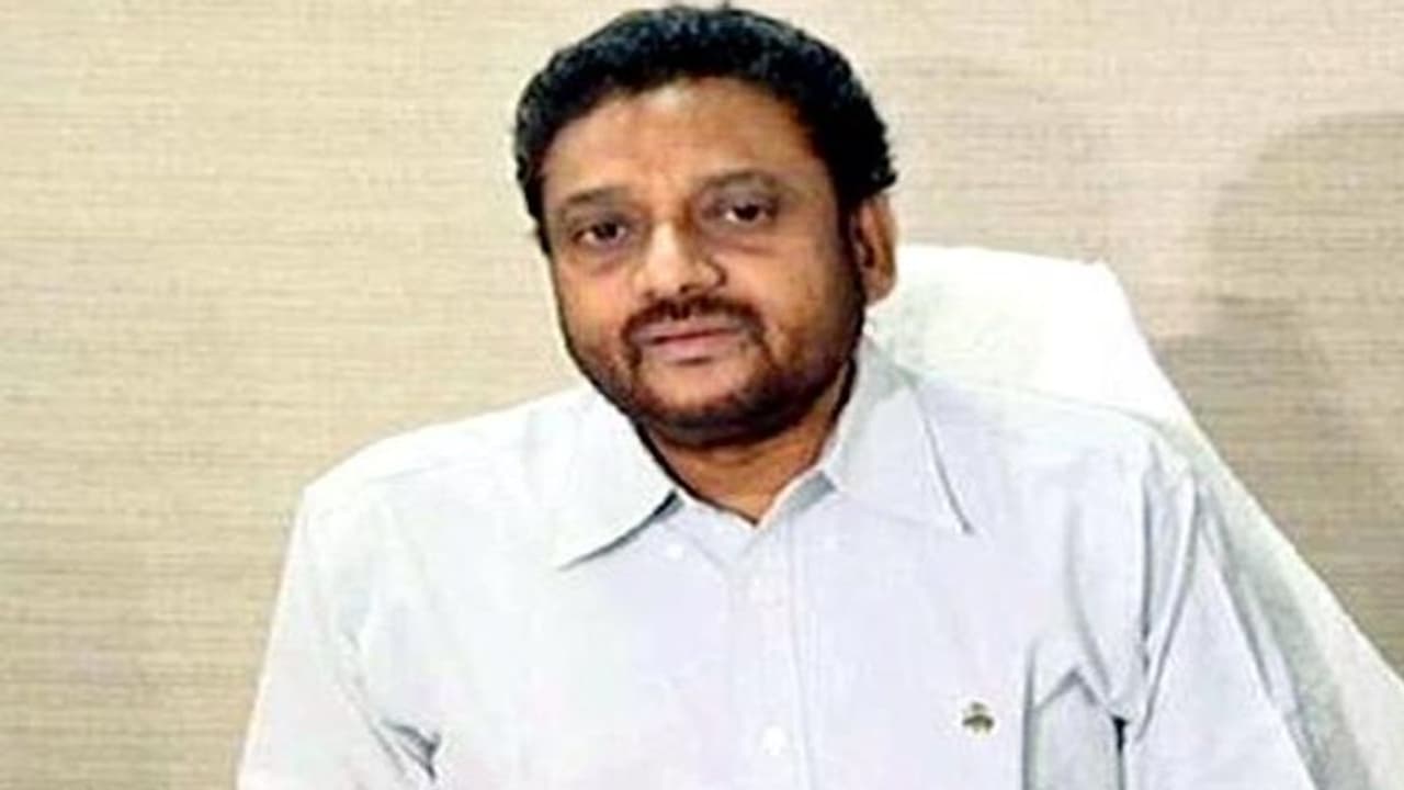 కొత్త జిల్లాలపై అభ్యంతరాలు.. జగన్ 90 శాతం పరిష్కరించారు: ఏపీ ప్రణాళిఖ శాఖ కార్యదర్శి విజయ్ కుమార్ కొత్త జిల్లాలపై అభ్యంతరాలు.. జగన్ 90 శాతం పరిష్కరించారు: ఏపీ ప్రణాళిఖ శాఖ కార్యదర్శి విజయ్ కుమార్