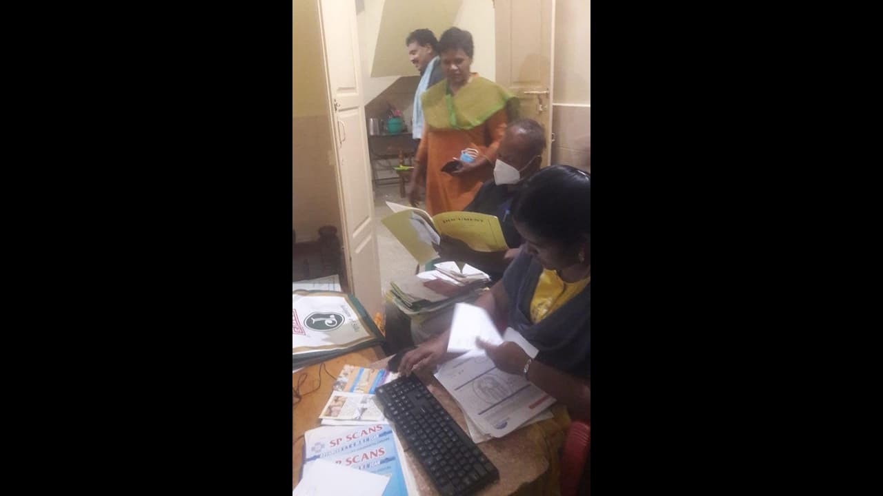 ரெய்டு..! ஒரு இன்ஸ்பெக்ட்ருக்கு இவ்வளவு சொத்தா..! அதிர்ச்சியில் விஜிலென்ஸ்..! சொத்து மதிப்பு 171 % உயர்வு .. ரெய்டு..! ஒரு இன்ஸ்பெக்ட்ருக்கு இவ்வளவு சொத்தா..! அதிர்ச்சியில் விஜிலென்ஸ்..! சொத்து மதிப்பு 171 % உயர்வு ..